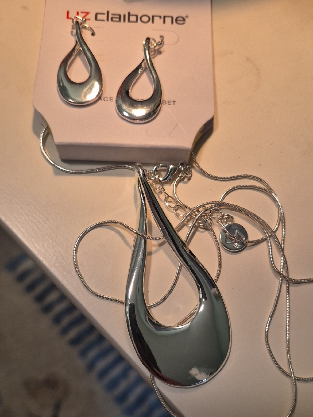 Liz Claiborne Shiny Silver Teardrop Pendant Necklace & Earrings Set